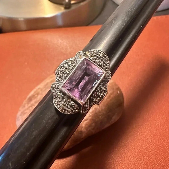 Vintage Sterling Silver AMETHYST & MARCASITE Ring, Size 6.5 Emerald-Cut‎ - Picture 2 of 3